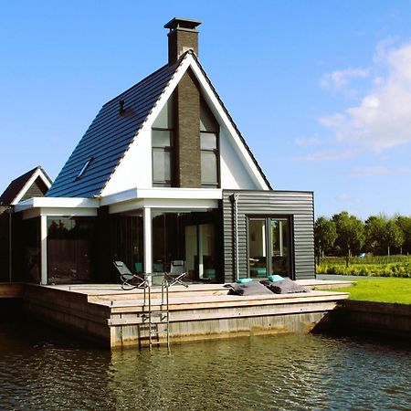 Peaceful Villa On The Water In スタフォーレン エクステリア 写真