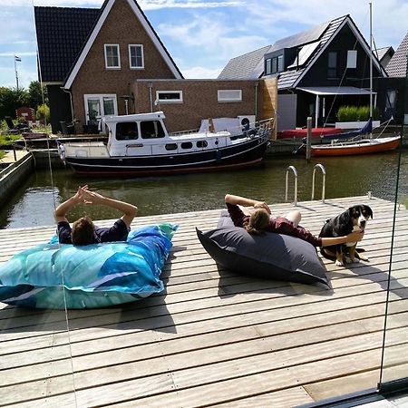 Peaceful Villa On The Water In スタフォーレン エクステリア 写真